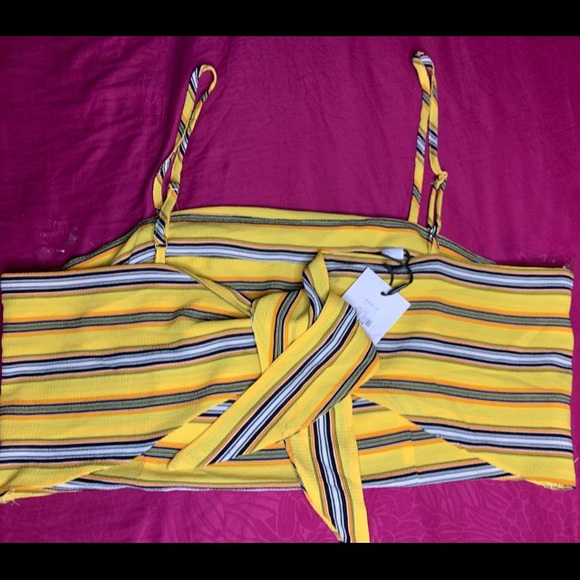 Cropped Tie Back Top - Picture 2 of 4